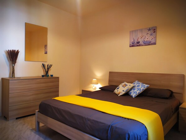 2 Schlafzimmer, Bügeleisen/Bügelbrett, Bettwäsche