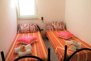 2 chambres, accès au Wi-Fi (inclus), literie fournie