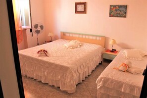 2 bedrooms, travel crib, free WiFi, bed sheets