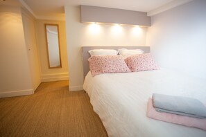 1 bedroom, iron/ironing board, WiFi, bed sheets - Le Duplex - Left Bank Station and Chateau (Versailles)
