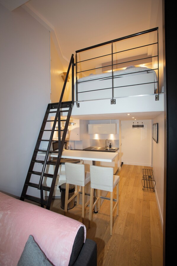 1 bedroom, iron/ironing board, WiFi, bed sheets