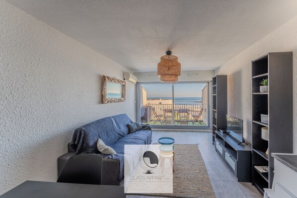 Living area - Front-line apartment with sea view and parking (Palavas-les-Flots)
