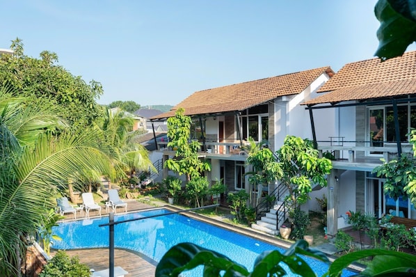 A modern two-story house with a swimming pool, surrounded by lush greenery and palm trees. - Lan Anh Garden Resort (Phu Quoc)