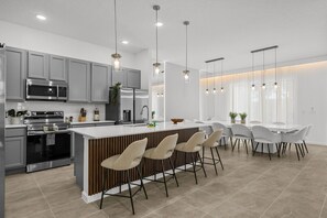 冰箱、微波炉、烤箱、炉灶