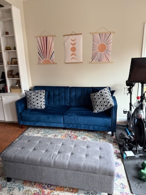 Living area - 3-bedroom house in Louisville with fitness area, WiFi, AC available for KY Derby (Louisville)