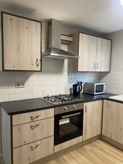 Budget En-suite in Wolverhampton/Birmingham Rd, situated in a quiet neighborhood