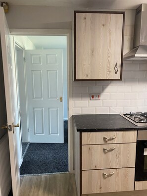 Private kitchen - Budget En-suite in Wolverhampton/Birmingham Rd, situated in a quiet neighborhood (Lanesfield)