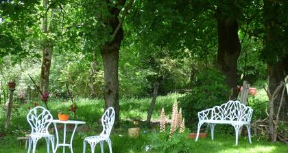 Contemporary country studio with access to garden. Ideal for 2 people