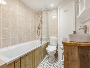 Douche, sĂšche-cheveux, serviettes fournies