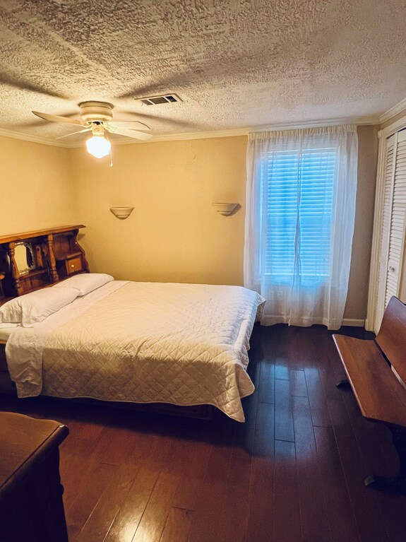 Lakeview, Wifi, Grill, Boat Ramp Access And Ac On Lake Houston For 165 A Night! - Crosby, TX