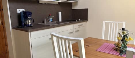 Fridge, microwave, stovetop, coffee/tea maker