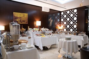 Free daily buffet breakfast - Lalla Doudja - Sidi Yahia (Algiers)