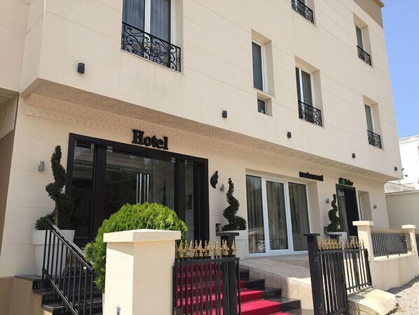 Front of property - Lalla Doudja - Sidi Yahia (Algiers)