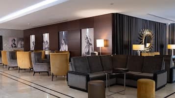 Coin salon dans le hall