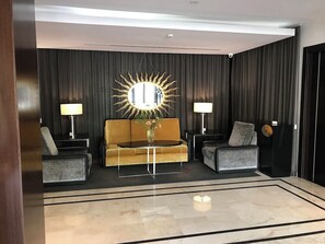 Lobby sitting area - Lalla Doudja - Sidi Yahia (Algiers)
