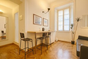 Classic Apartment, Balcony, City View | Private kitchen