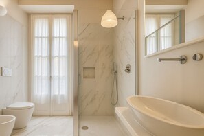 Classic Apartment, Balcony, City View | Bathroom