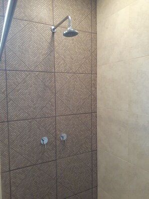 Bathroom - Charly's Place  (San Salvador)