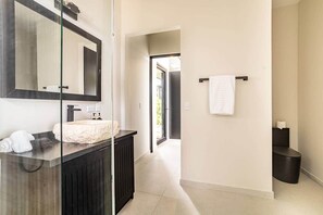 Dusche, Haartrockner, Handtücher