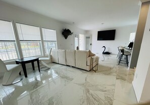 Smart TV, fireplace - Athena Elegant Bright Romantic jetted tub getaway wedding venues fitness room (Galloway)