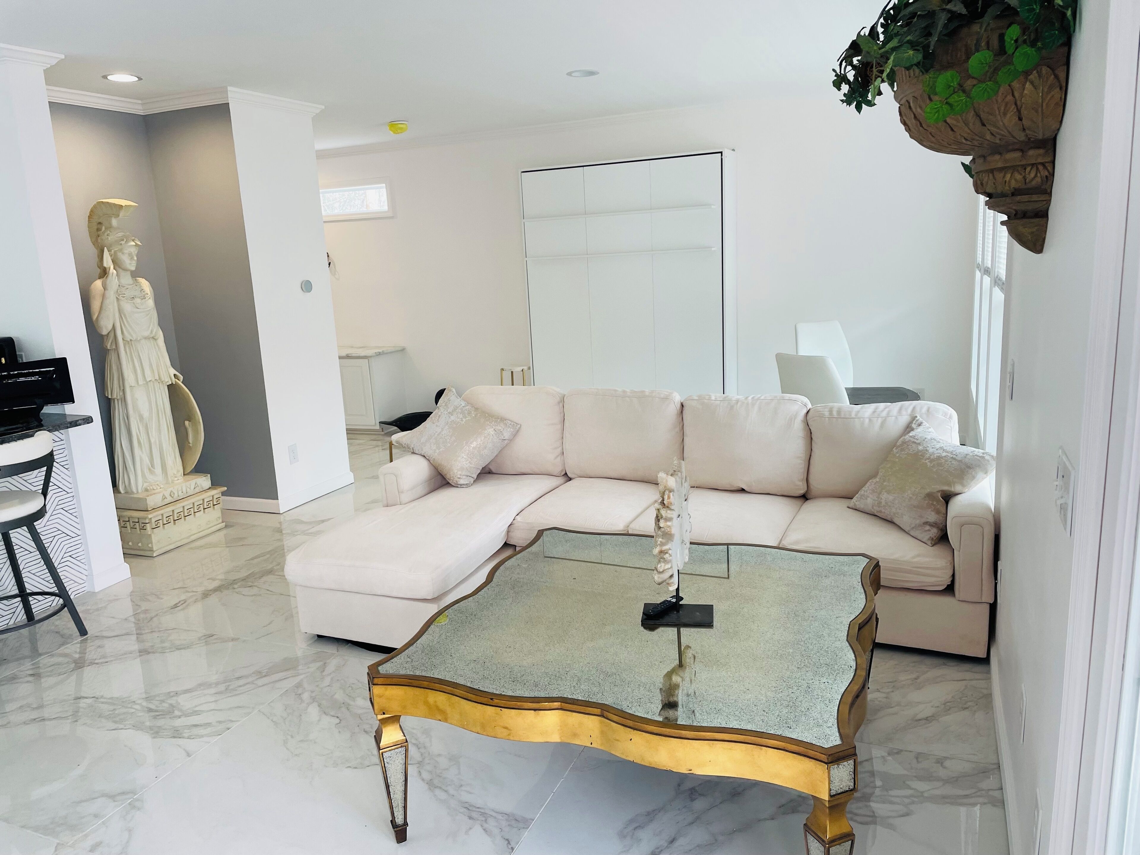 Smart TV, fireplace