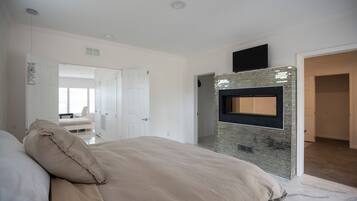 1 bedroom, desk, iron/ironing board, WiFi