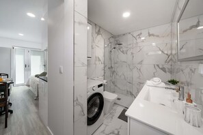 Hair dryer, towels - Central Rooftop Studio |TerraceSea Caldeirão Verde (Ribeira Brava)