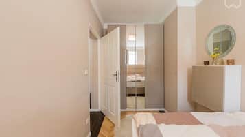 2 habitaciones, tabla de planchar con plancha, wifi y ropa de cama