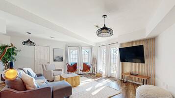 TV, fireplace, DVD player, ping pong