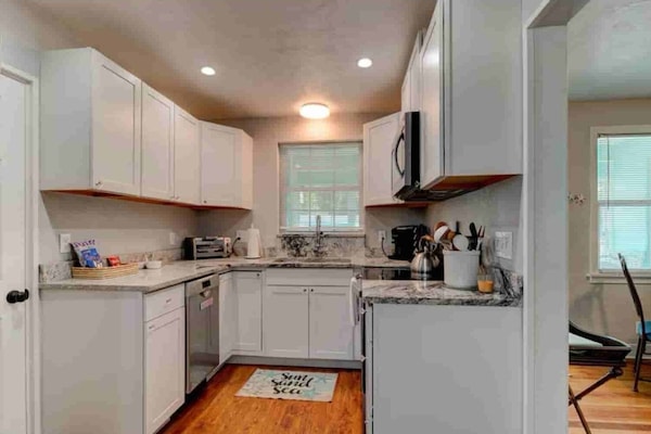 ثلاجة، ميكروويف، فرن، موقد طهي مسطح