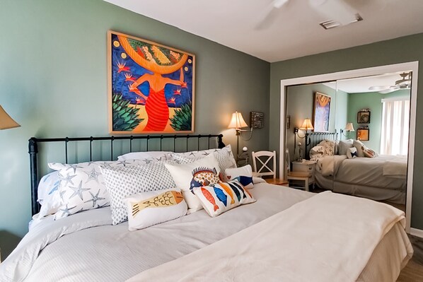 2 bedrooms, iron/ironing board, Internet, bed sheets