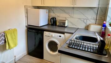 House | Private kitchen | Fridge, microwave, oven, stovetop