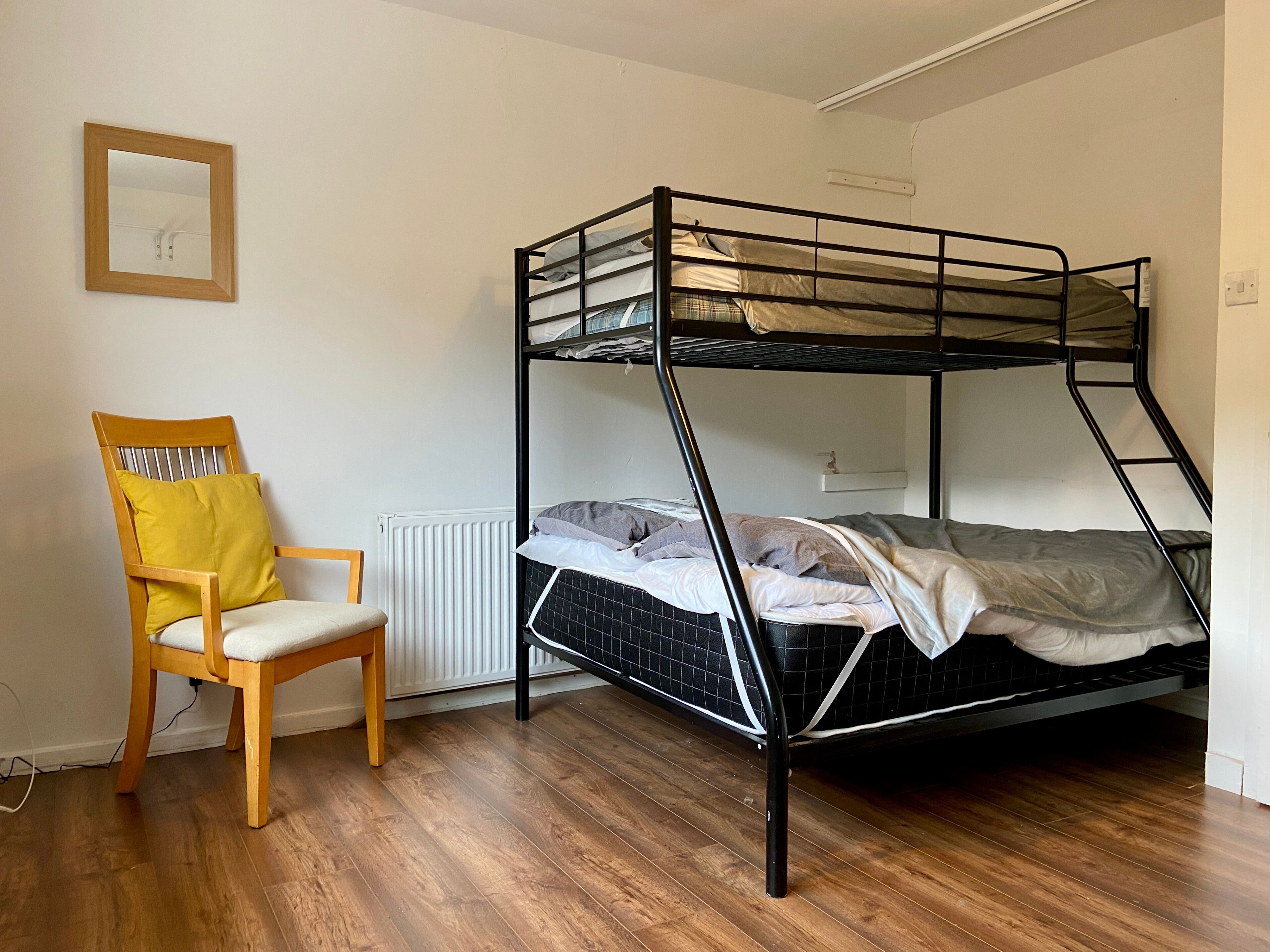 House | 1 bedroom, iron/ironing board, free WiFi, bed sheets