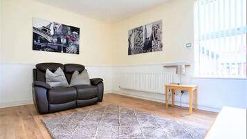 Apartment | Living area | TV