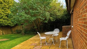 Unclassified image, 5 of 11, button - Woodland Retreat in High Wycombe (High Wycombe)