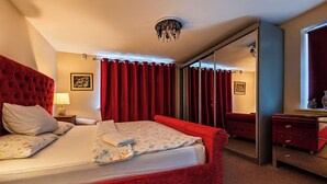 A hotel room with a large bed, a red headboard, a mirror, a dresser, and a red carpet. - Woodland Retreat in High Wycombe (High Wycombe)