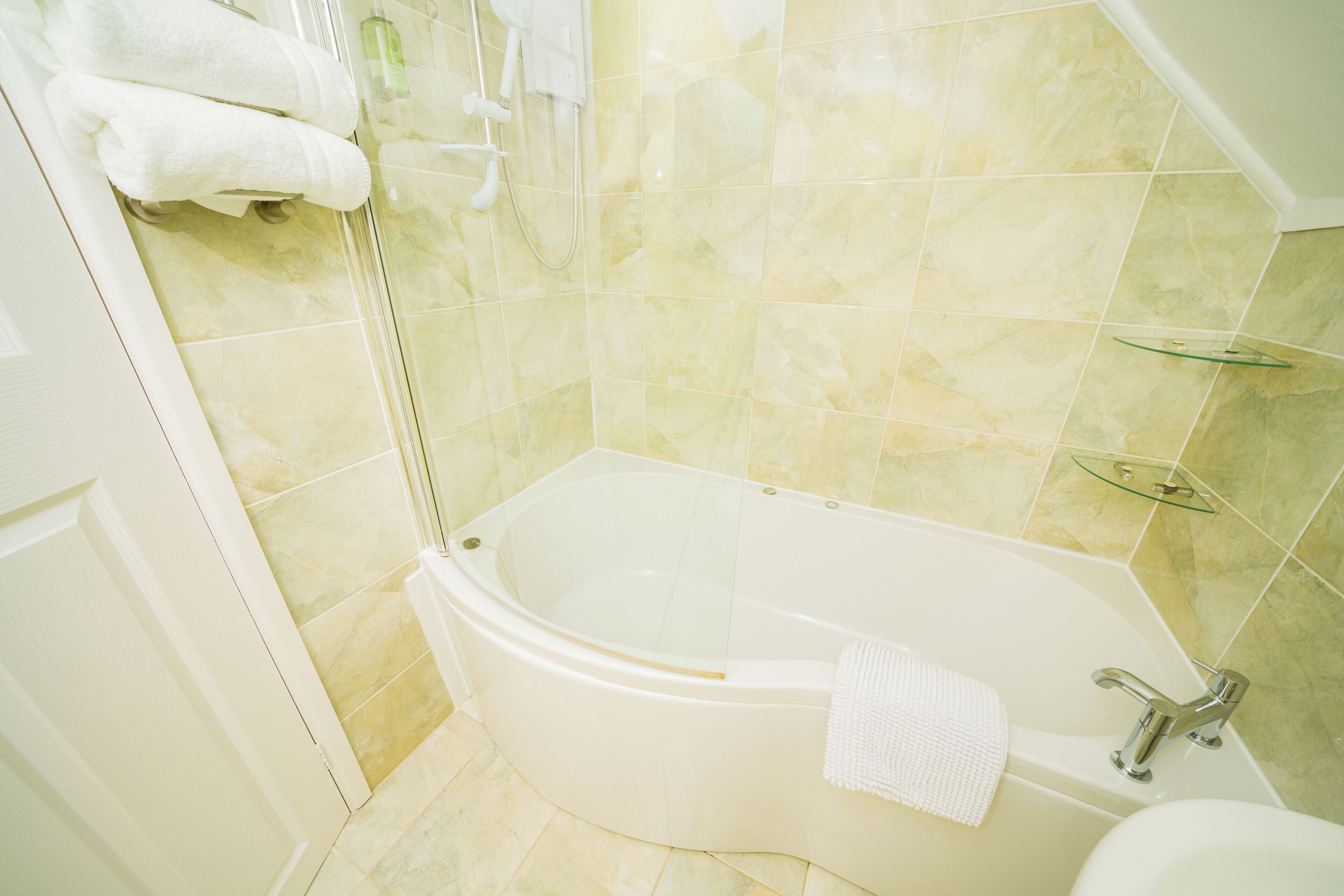 Family Apartment, River View | Bathroom | Combined shower/bathtub, free toiletries, hair dryer, towels