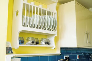 Family Apartment, River View | Private kitchenette | Electric kettle - Radcliffe Guest House (Ross-on-Wye)