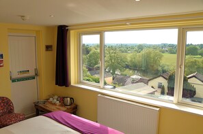 Superior Double Room, River View | Egyptian cotton sheets, premium bedding, blackout drapes - Radcliffe Guest House (Ross-on-Wye)