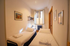2 bedrooms, blackout curtains, iron/ironing board, free WiFi - Cozy 2BR Apartment near Piazza Navona  (Rome)