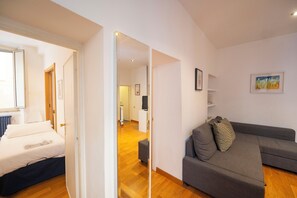 Living area - Cozy 2BR Apartment near Piazza Navona  (Rome)