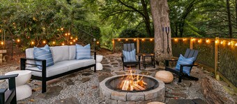 Luxurious Mountain Home•Views•Hot Tub•Fire Pit•Game Room•Walk to Polar Express