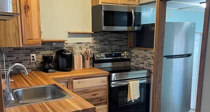 Lake time getaway blocks from Lake Texoma. Boat Launch 4 blocks -Pet Friendly