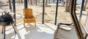 Weekend getaway blocks from Lake Texoma. Boat Launch 4 blocks -Pet Friendly