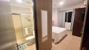 2 dormitorios, tabla de planchar con plancha, wifi y ropa de cama