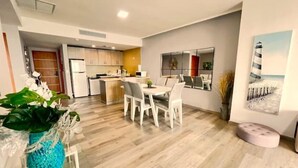 Dining - Exclusive apartment in Calzada de Amador (Panamá)
