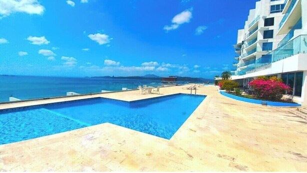 Pool - Exclusive apartment in Calzada de Amador (Panamá)