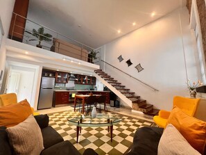 Smart TV, fireplace