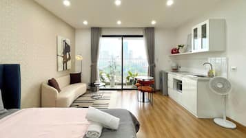 Standard Studio, Balcony | Hypo-allergenic bedding, individually furnished, desk, laptop workspace