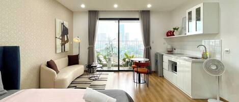 Standard Studio, Balcony | Hypo-allergenic bedding, individually furnished, desk, laptop workspace